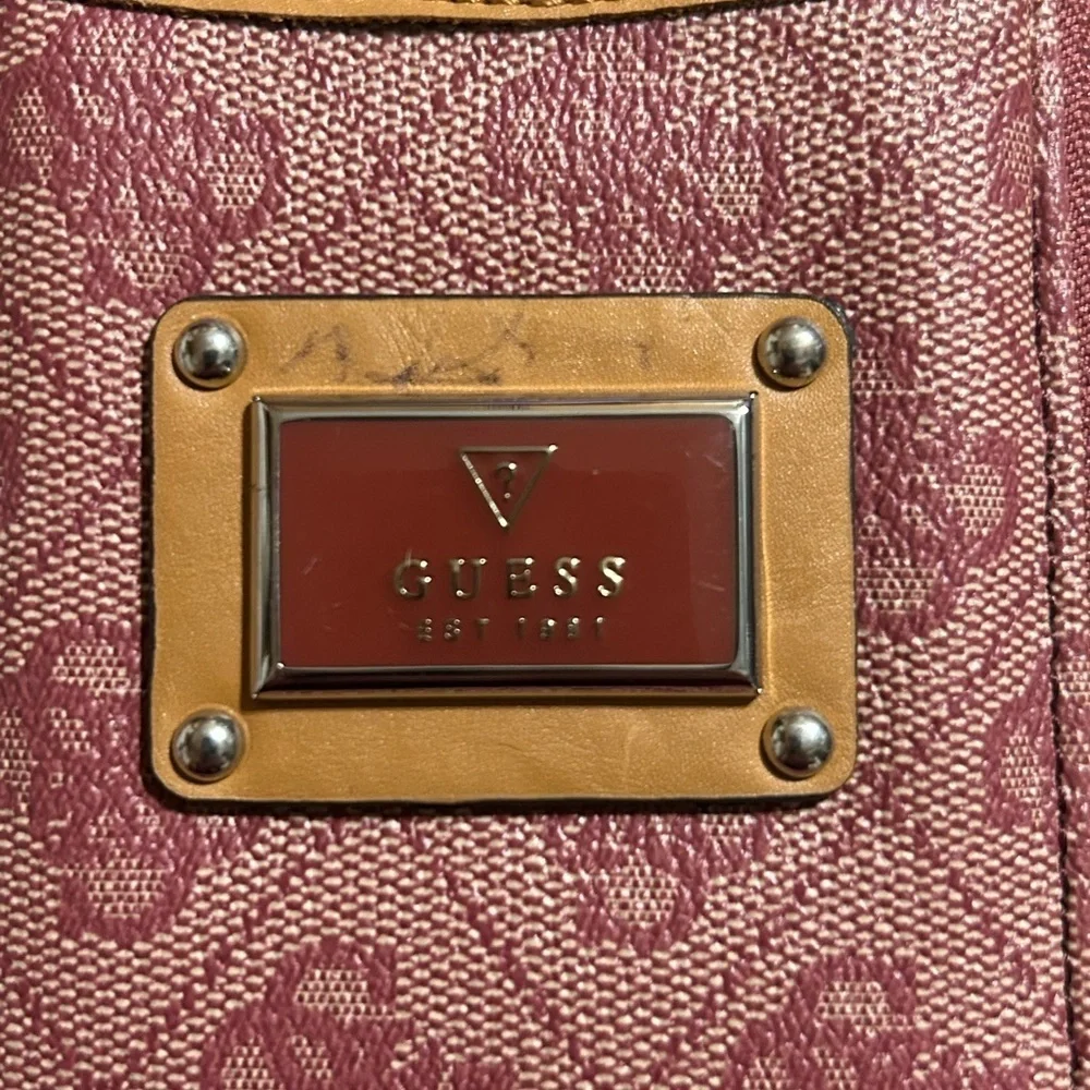 Guess brand cell